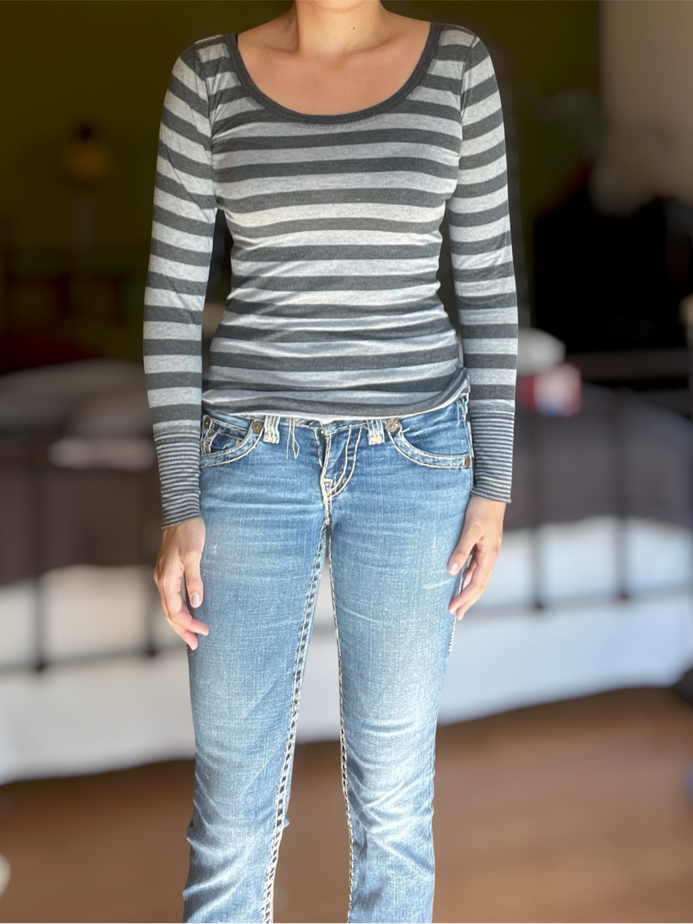 Women’s Gray Striped Long-Sleeve Scoop Neck Top